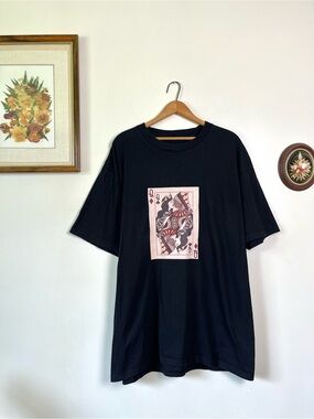 Queen of Hearts Lesbian Graphic Tee